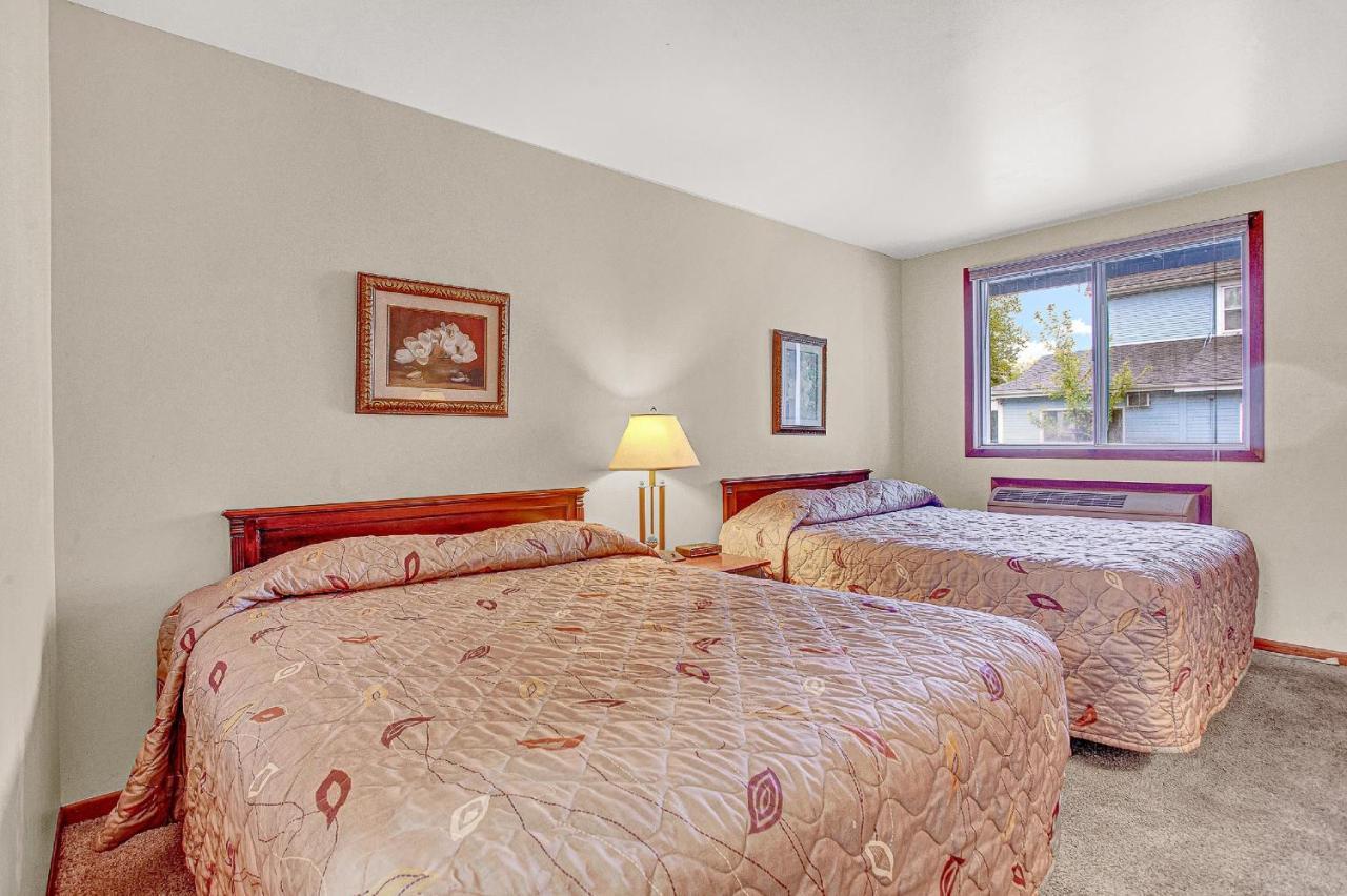 White Rose & 3* Wisconsin Dells