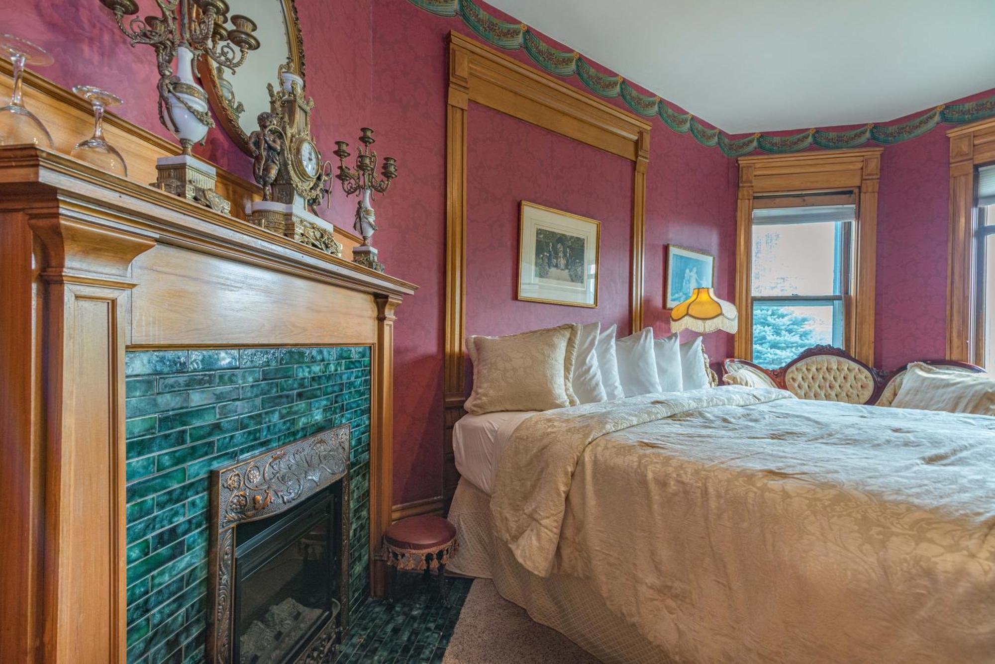 White Rose & Guest house Wisconsin Dells