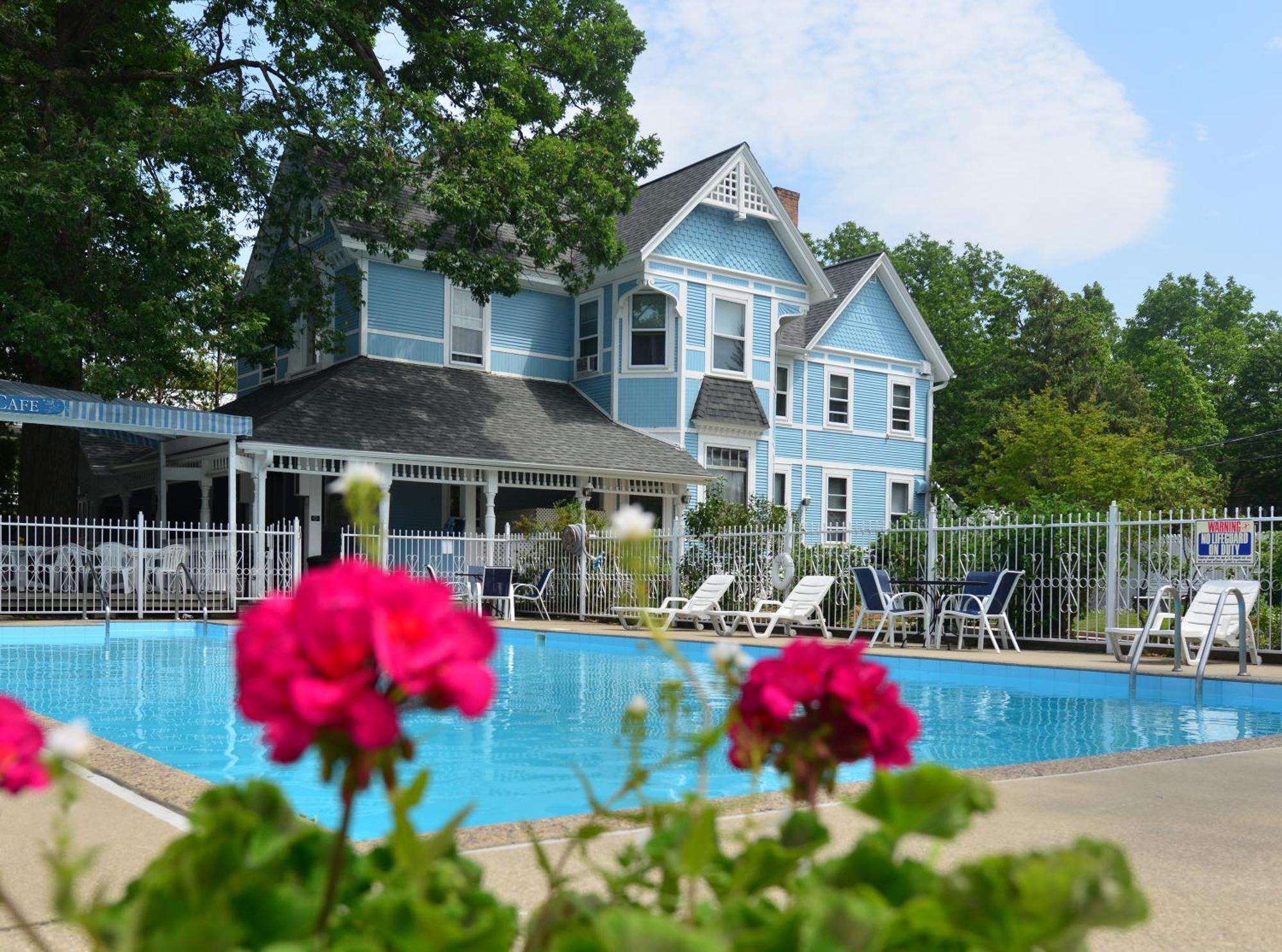 White Rose & 3* Wisconsin Dells