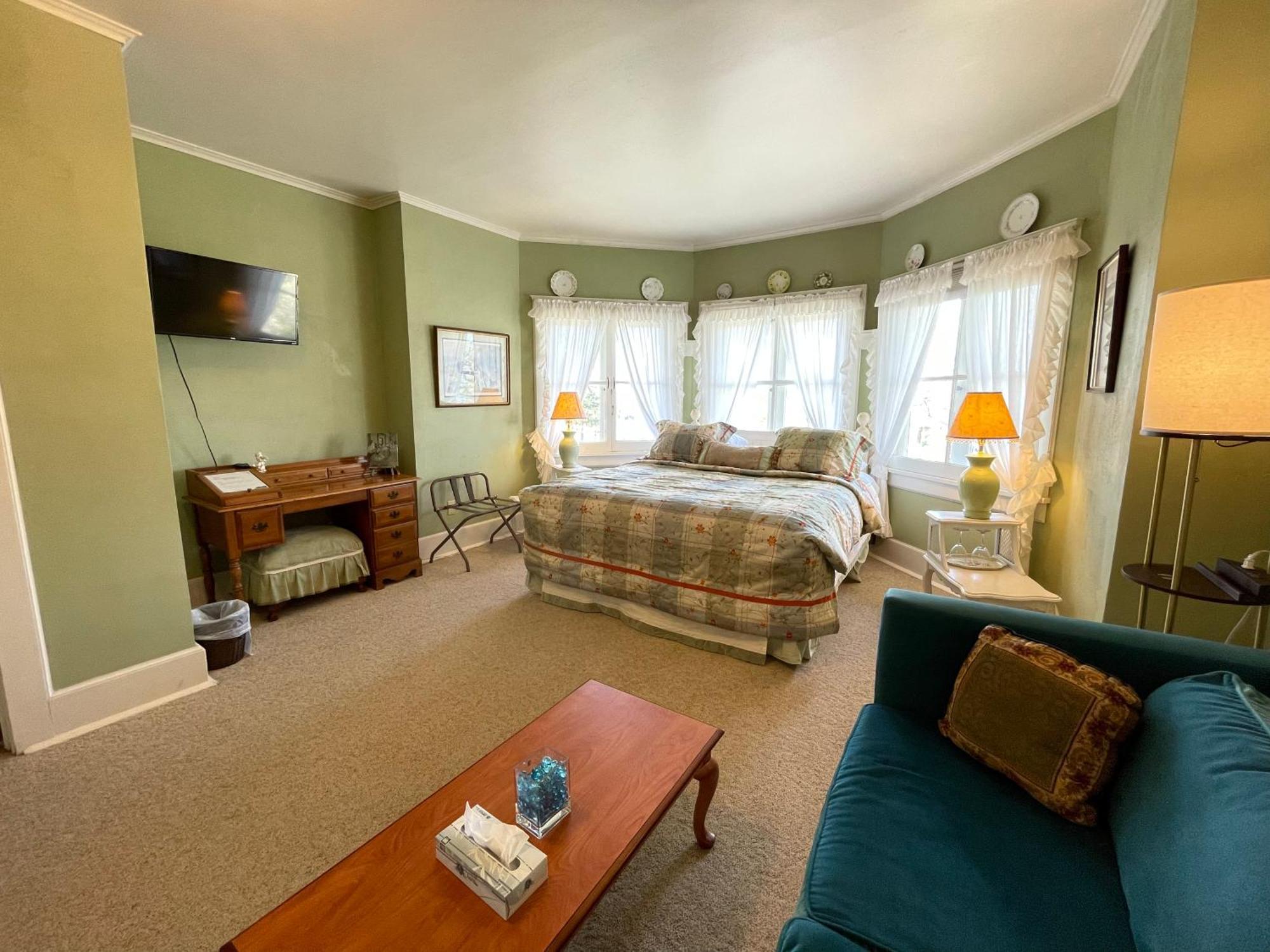White Rose & Guest house 3*