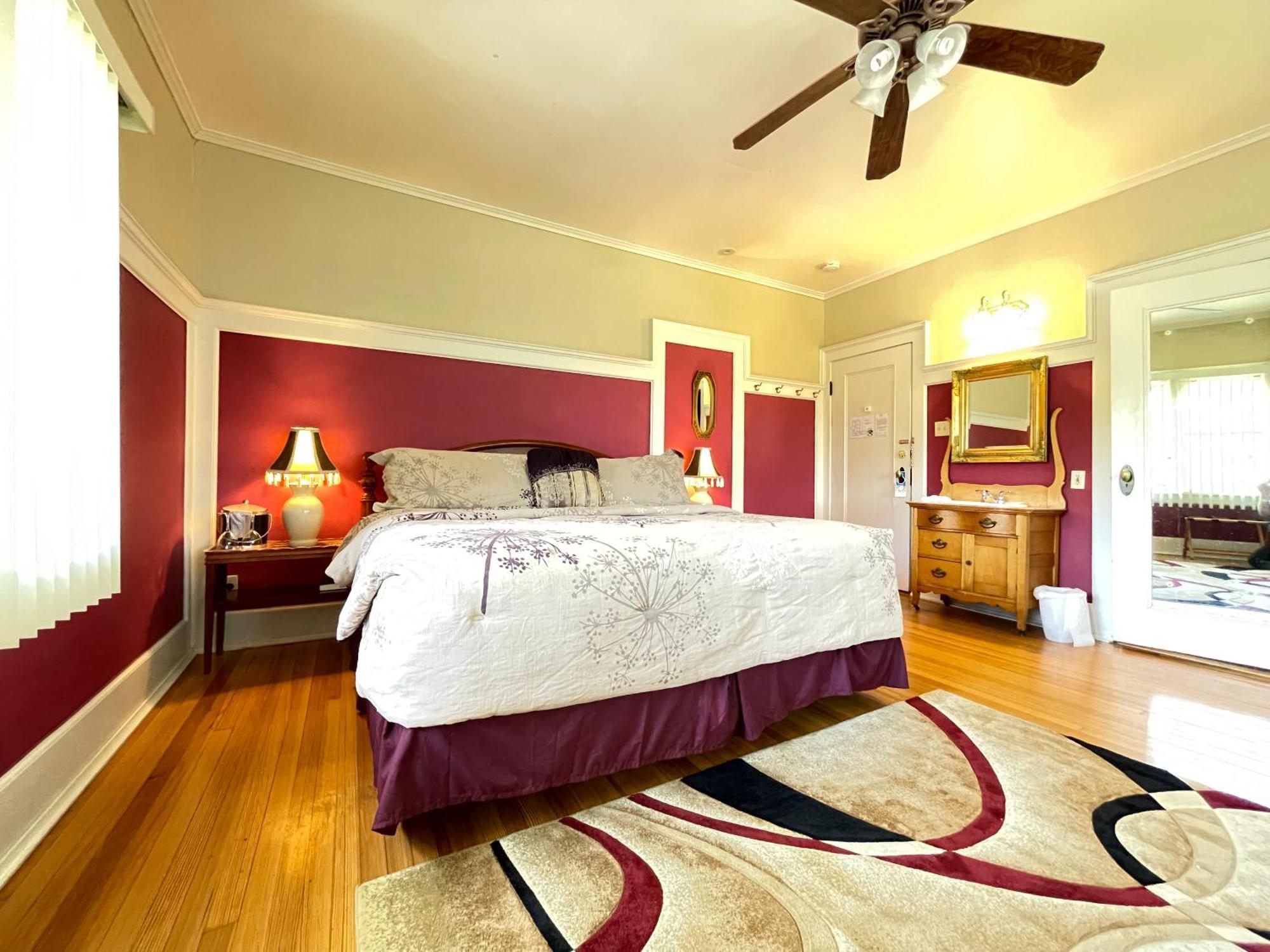 White Rose & 3* Wisconsin Dells